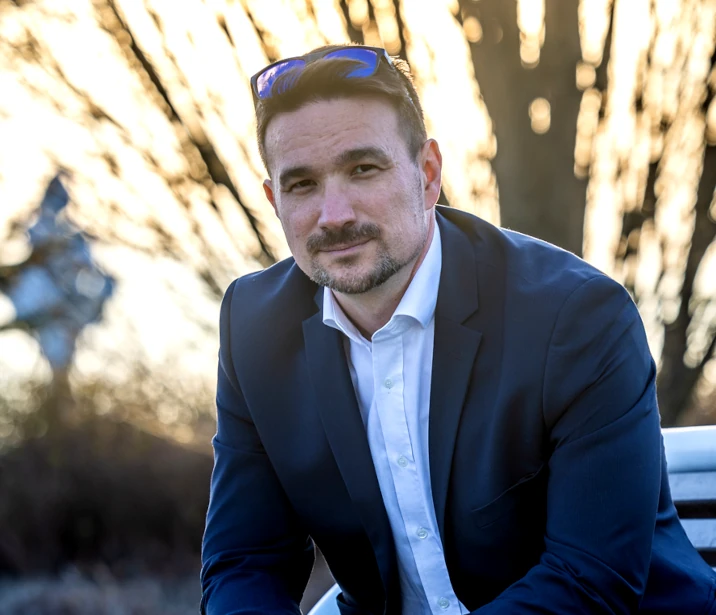 CEO image leans forward